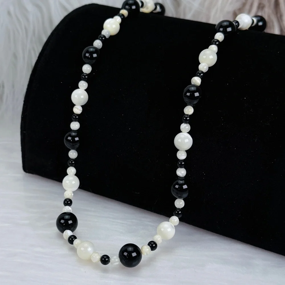 Vintage art deco flapper style mother of pearl and black beaded necklace